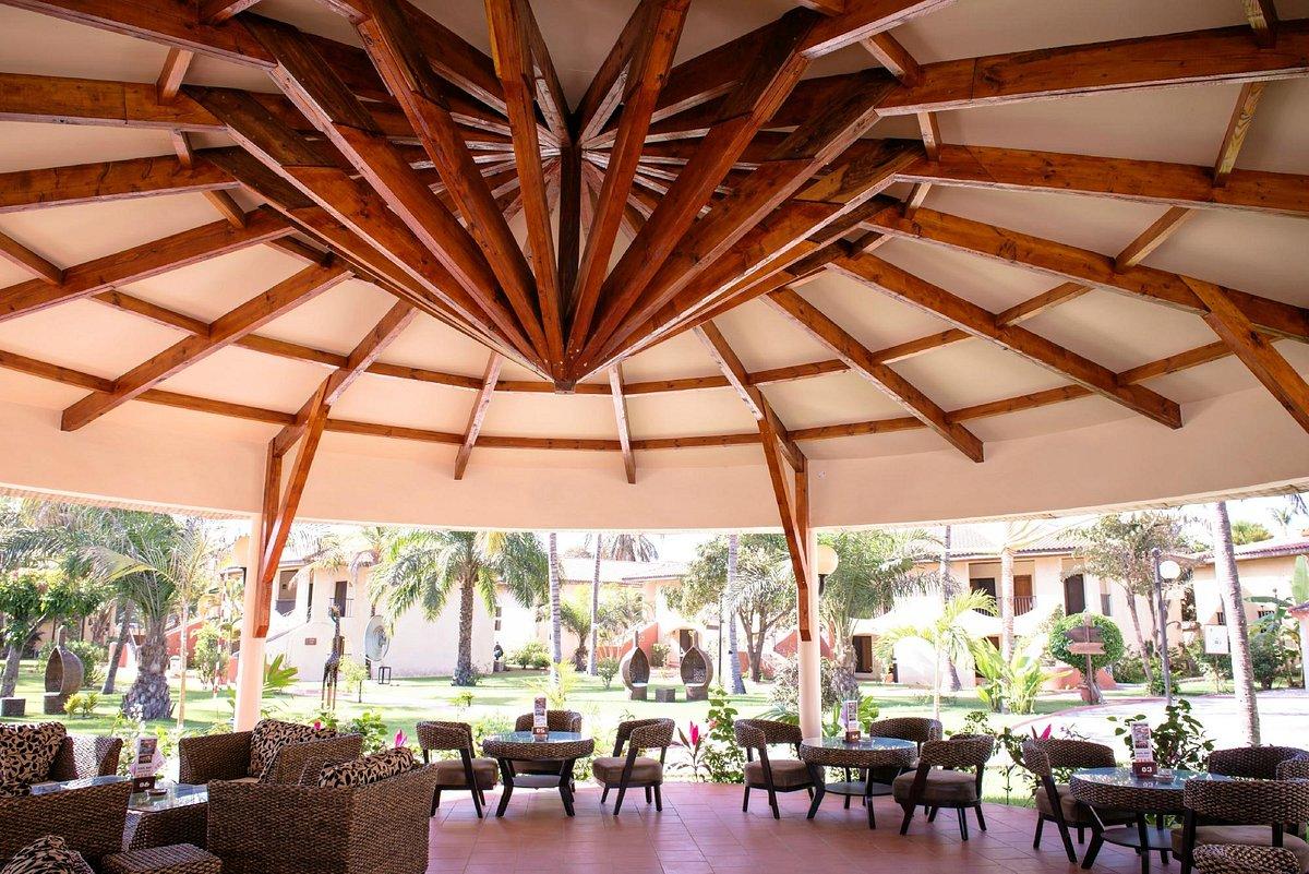 Ocean Bay Hotel & Resort Bakau Bagian luar foto