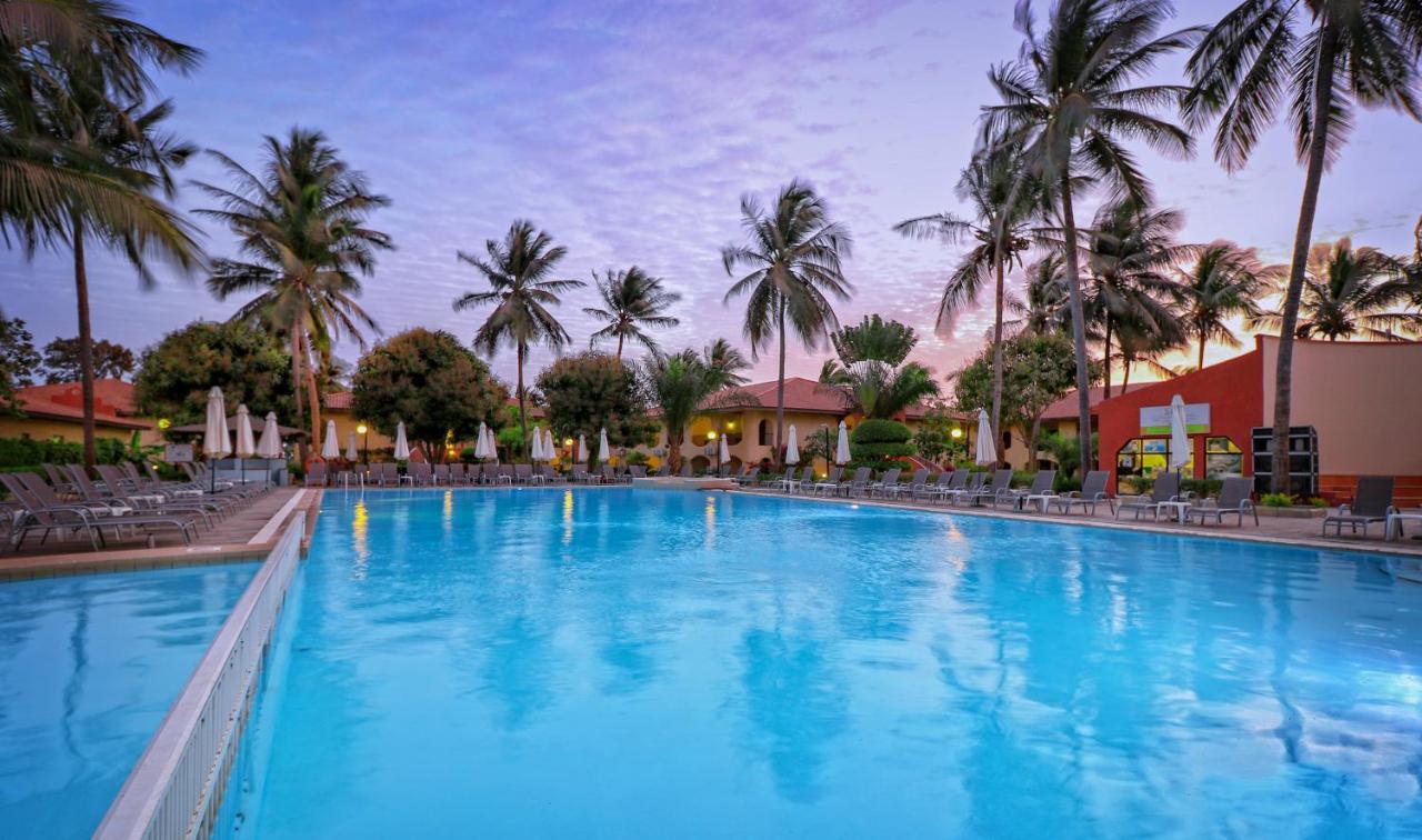 Ocean Bay Hotel & Resort Bakau Bagian luar foto