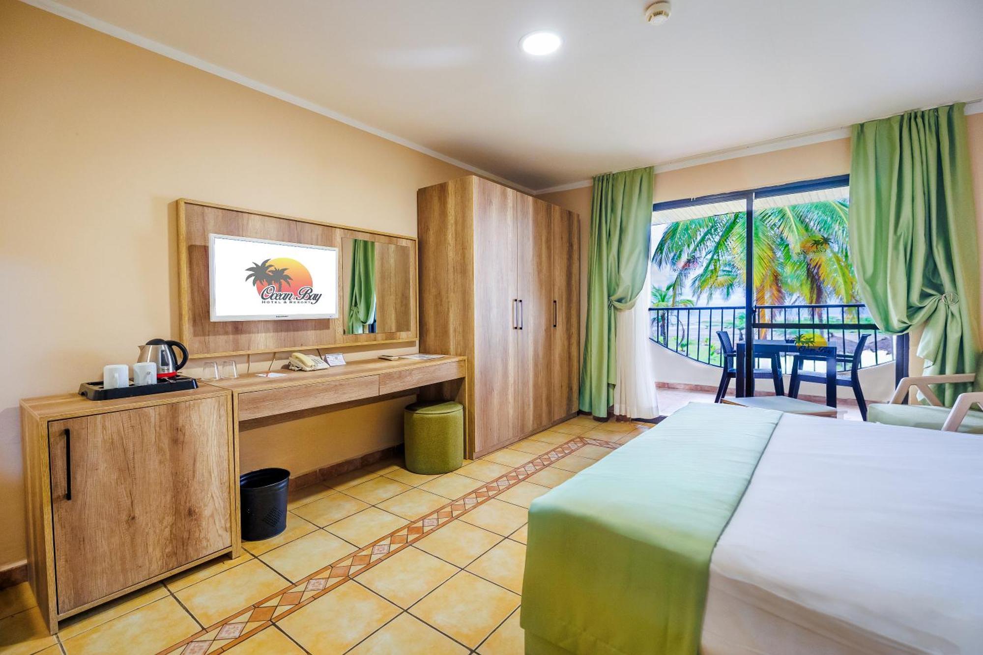 Ocean Bay Hotel & Resort Bakau Bagian luar foto