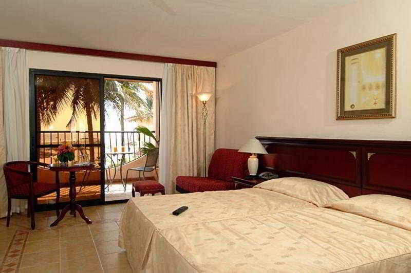 Ocean Bay Hotel & Resort Bakau Bagian luar foto