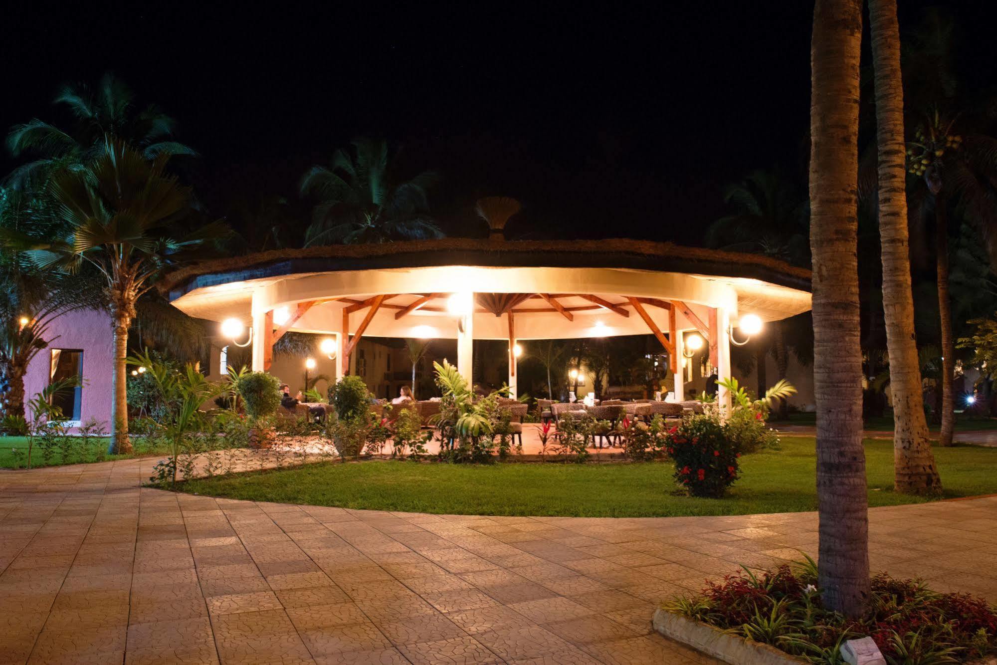 Ocean Bay Hotel & Resort Bakau Bagian luar foto